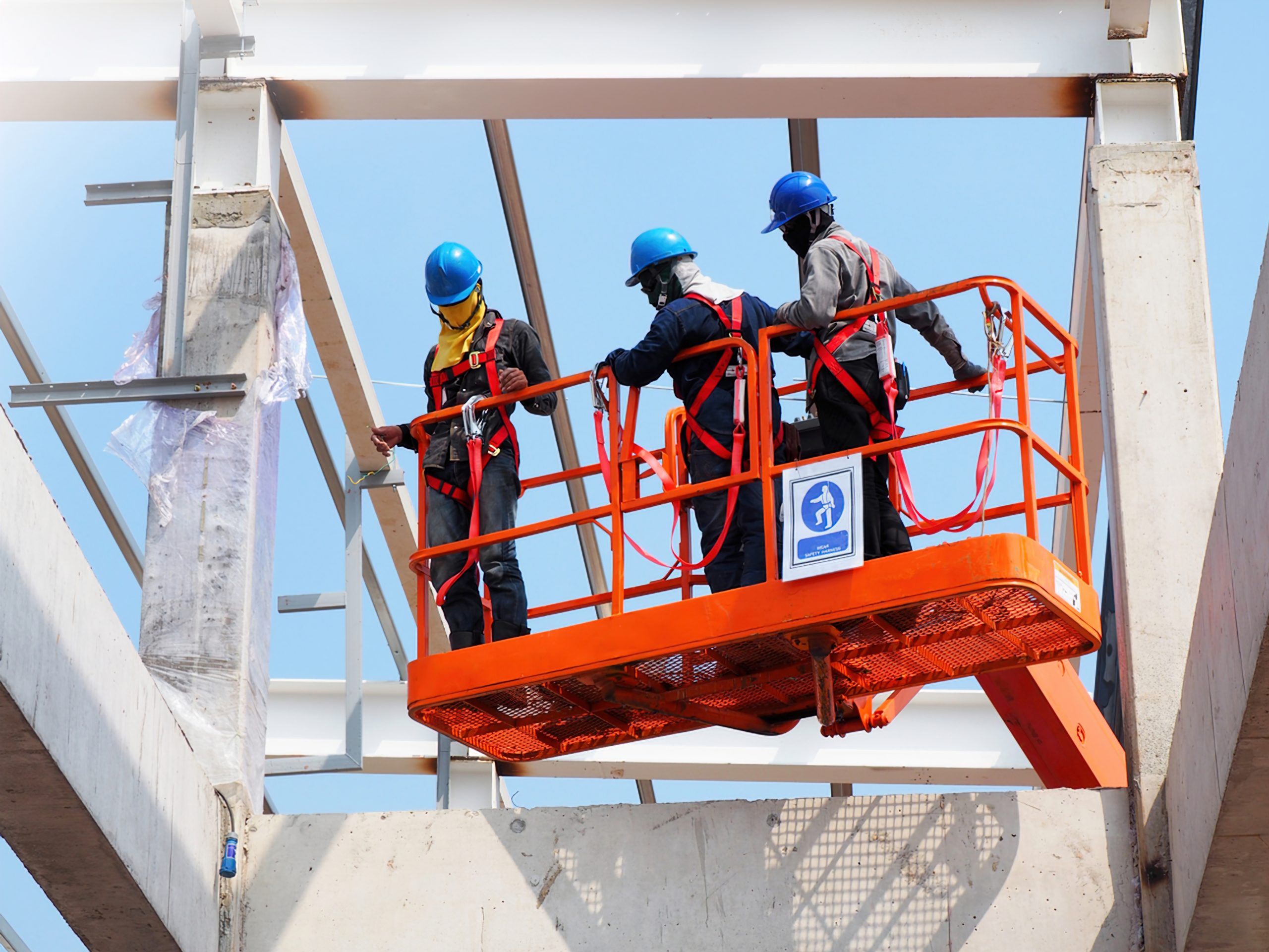 Equipe técnica em rota · operação multi-unidade